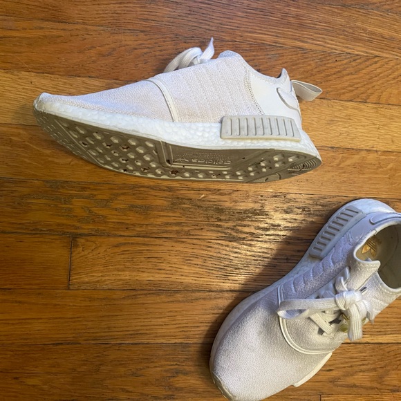 ADIDAS Women’s NMD R1 Triple White Size 9 - Picture 8 of 11